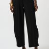 Black wide-leg tailored pants for women with a high waist, perfect for professional and stylish outfits. Designed for comfort and elegance, ideal for workwear or dressy occasions.