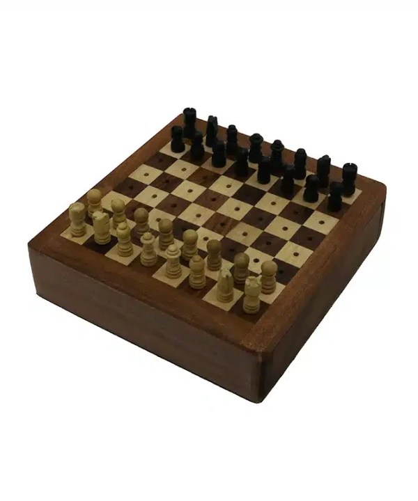 Classic wooden chessboard with black and white pieces ready for gameplay, highlighting timeless design and quality craftsmanship.