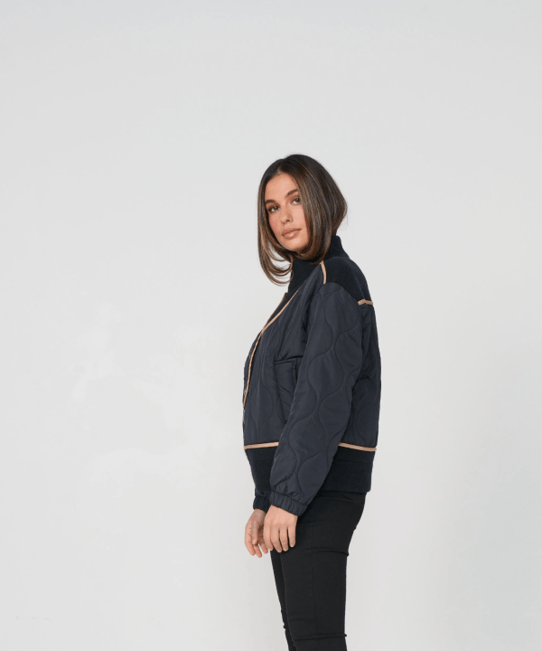 Alternative view of Two Tone Puffer