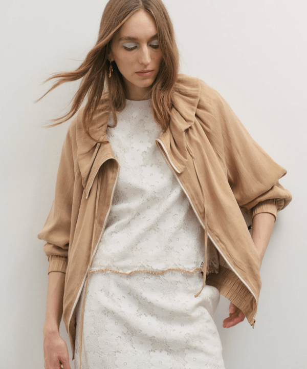 Alternative view of Statement Collar Bomber