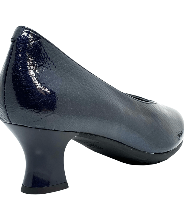 Alternative view of Faye Heels